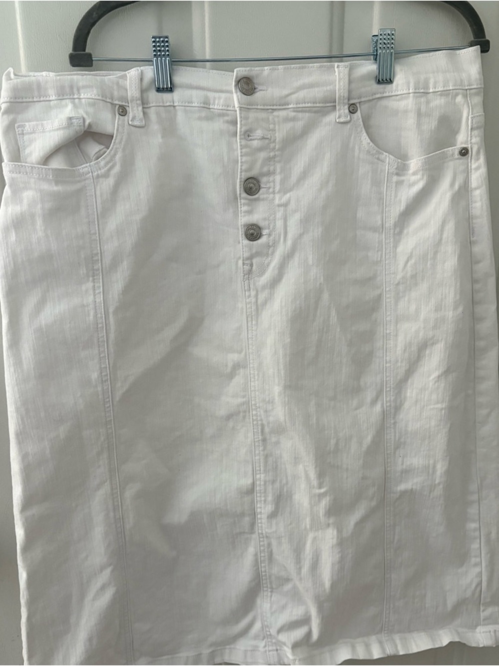 Gloria Vanderbilt White Button-Front Denim Skirt